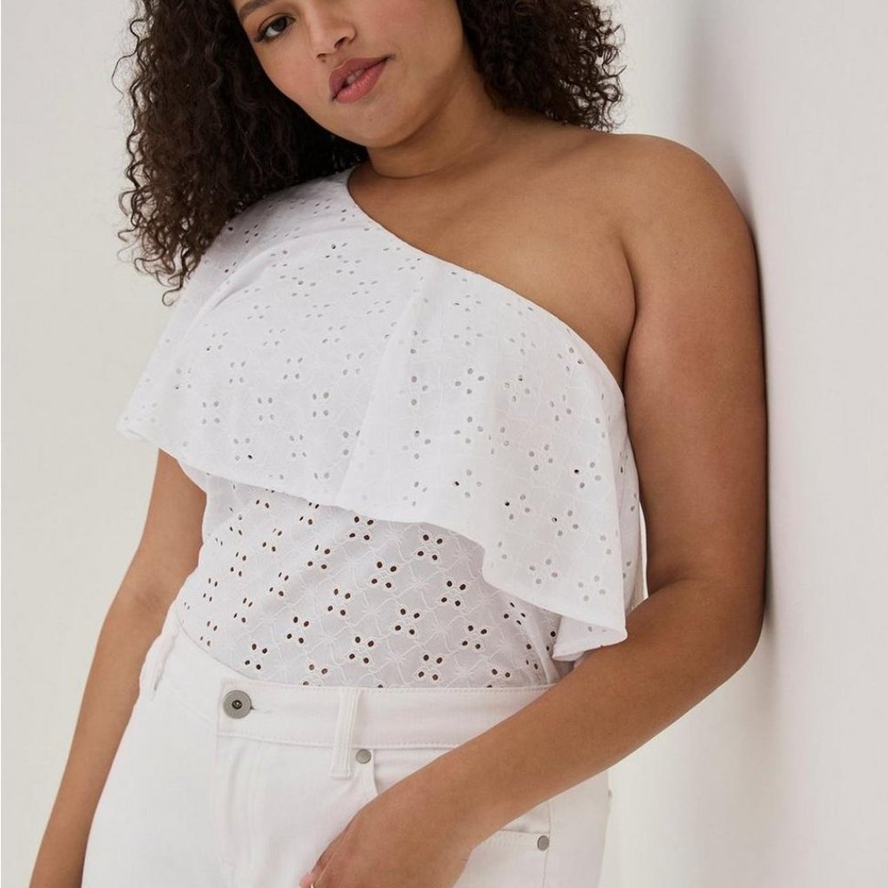 Torrid Top 5X White Eyelet Tee One Shoulder T-Shirt Jersey Ruffled Tier Plus NWT